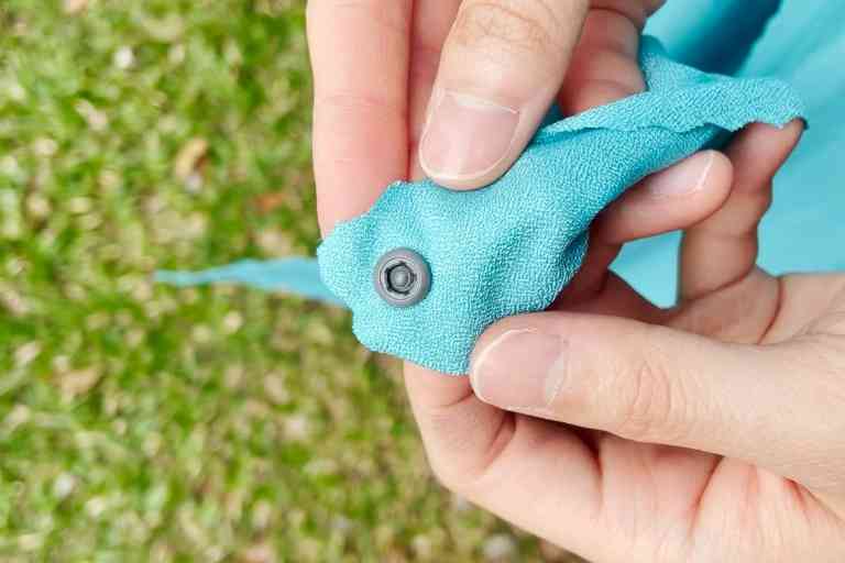 There's no hanging loop on the Sea to Summit Airlite towel.