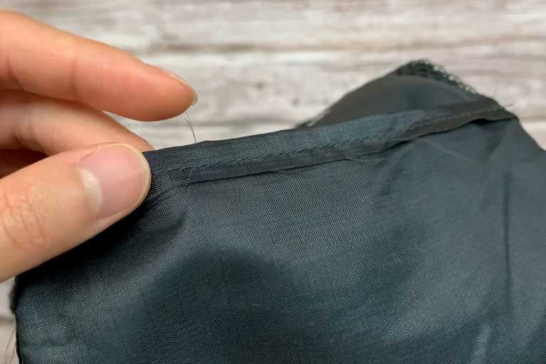 There's also some minor fraying on the storage pouch of the Rainleaf towel, but it doesn't affect functionality.