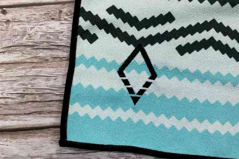 The material of the Nomadix towel after 4 months of usage - still vibrant.