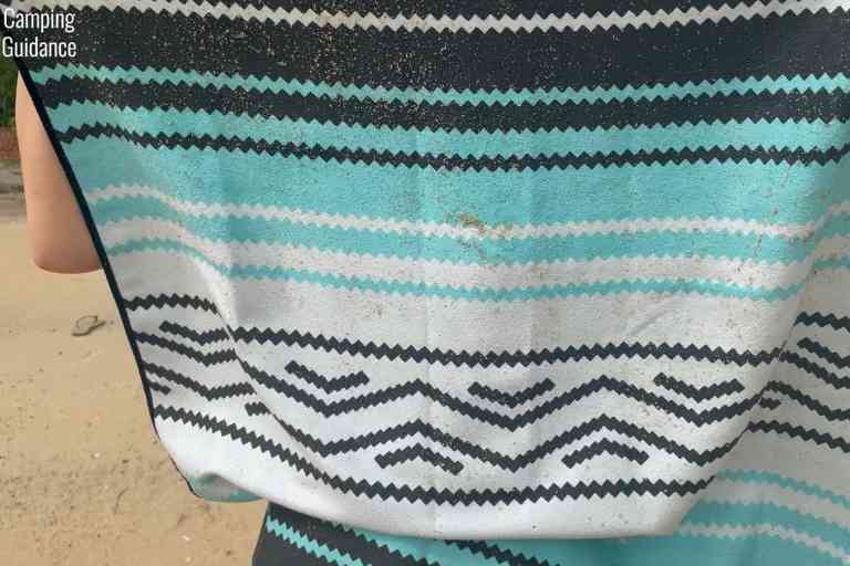 Some sand stuck to the Nomadix Original Towel while at the beach (before shaking).