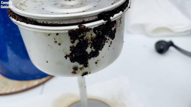 The filter basket of the Stansport Enamel 8-Cup Percolator overflowed.