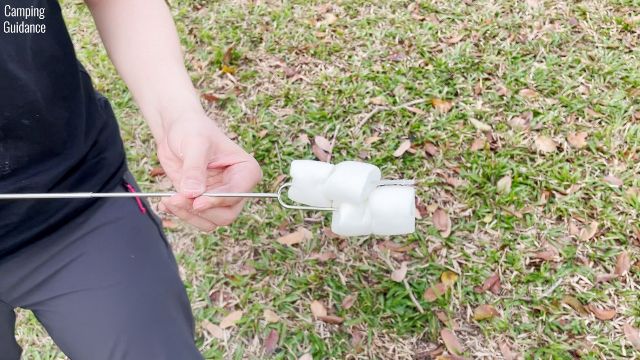 Here's what the MalloMe Marshmallow Roasting Sticks looked like with 4 marshmallows on it.