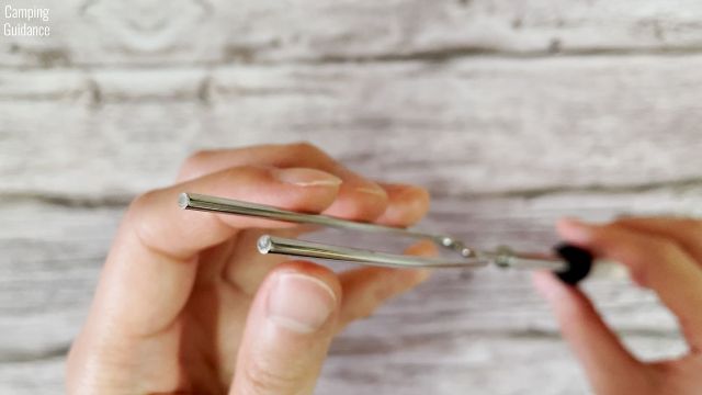 The tines or prongs of the MalloMe Marshmallow Roasting Sticks are not sharp.