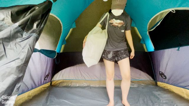 This is a picture of me using the handles on the stuff sack of the Etekcity Upgraded Camping Air Mattress to carry it.