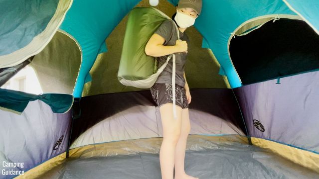 This is a picture of me using the shoulder strap of the Smart Pack Sack of the Exped MegaMat Duo 10.