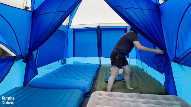 The room divider of the Columbia Mammoth Creek 10