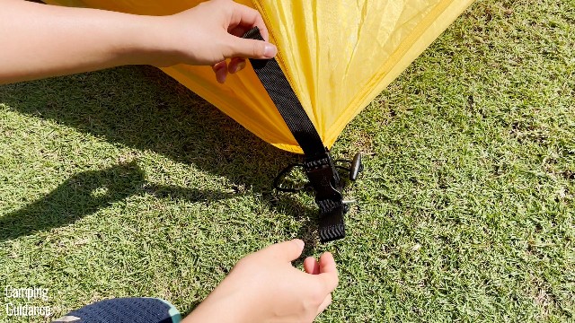 To secure the rainfly to the Teton Sports 2-Person Vista Quick Tent, there are these buckles at the 4 corners.
