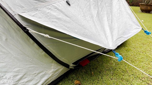 This is the side vent of the Quechua 2 Seconds Fresh and Black Tent in the rain.
