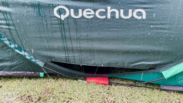 This is a picture of the Quechua logo on my regular 2 Seconds Tent.