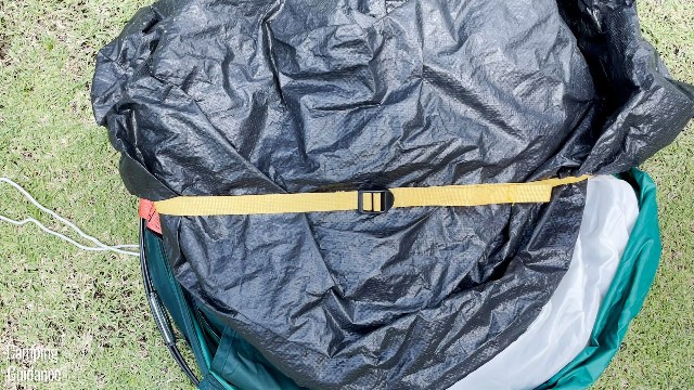 When you first take the Quechua 2 Seconds Pop Up Tent out of its carry bag, you’ll notice this yellow strap holding the tent together.