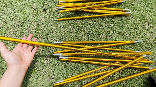The DAC MX aluminum poles of The North Face Wawona 6.