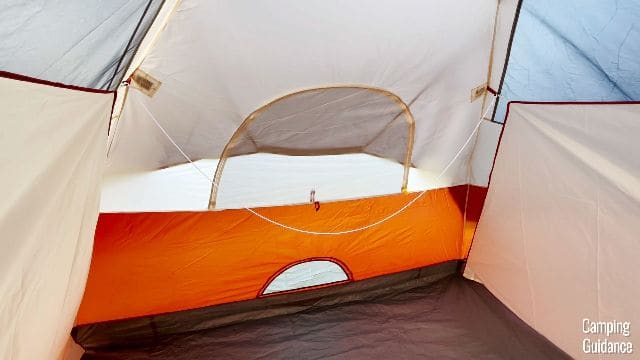 Two dividers and the clothesline in the Coleman Red Canyon 8