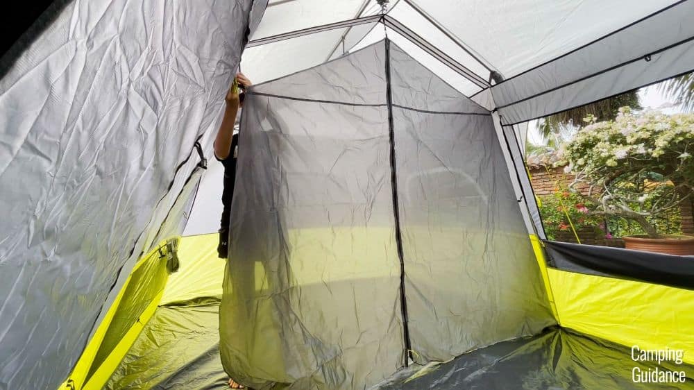 The room divider of the Core Instant Cabin 9.