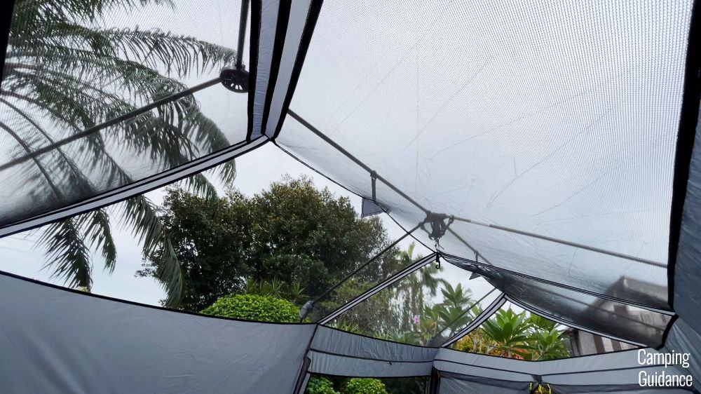 The ceiling mesh of the Core Instant Cabin 9.