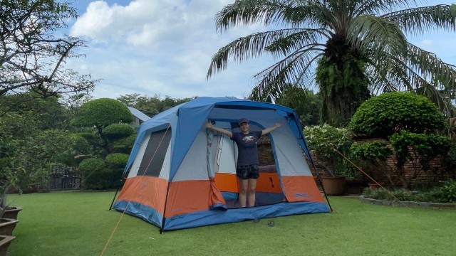 This is a picture of me in the Eureka Copper Canyon LX 6 in my yard.