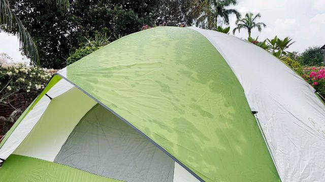 The rainfly of the Coleman Sundome 6 absorbing water.