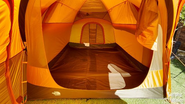 What the base area of the inner tent of the Wawona 6 looks like.