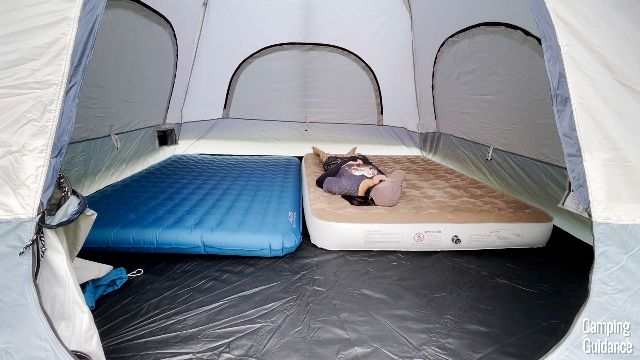 2 queen beds in the Caddis Rapid 6.