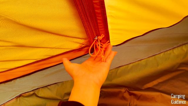 What both the window and door zippers of the back door look like.