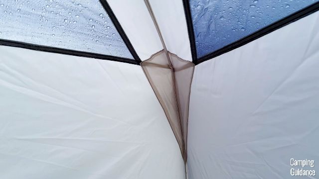 One of the 4 corners (under the joints) that has been reinforced too.