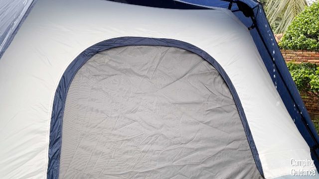 What the front window looks like in the rain (it's completely dry!).