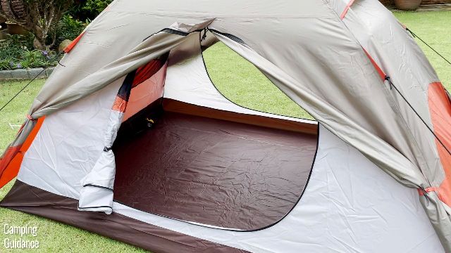 The 2 doors of the Alps Mountaineering Lynx 2