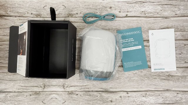 What comes in the box of the BioLite AlpenGlow 500.