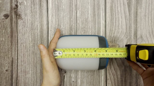 The author measuring the packed size of the BioLite AlpenGlow 500.