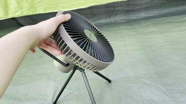 The rotation of the head of the Claymore Portable Fan V600+.
