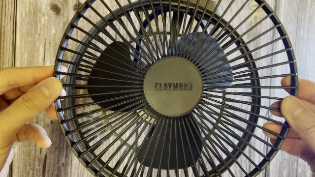 The author removing the safety cage of the Claymore Portable Fan V600+.