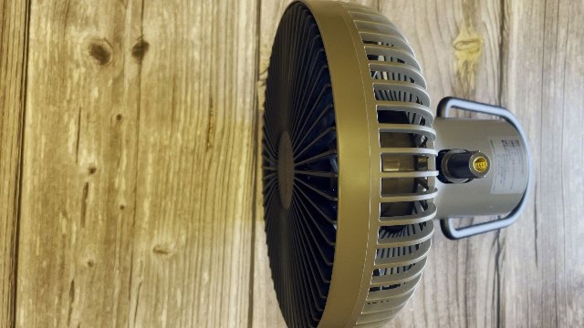 The Claymore Portable Fan V600+ is able to stand without legs.
