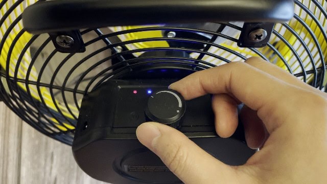 The adjustment knob of the Geek Aire Portable Camping Fan.
