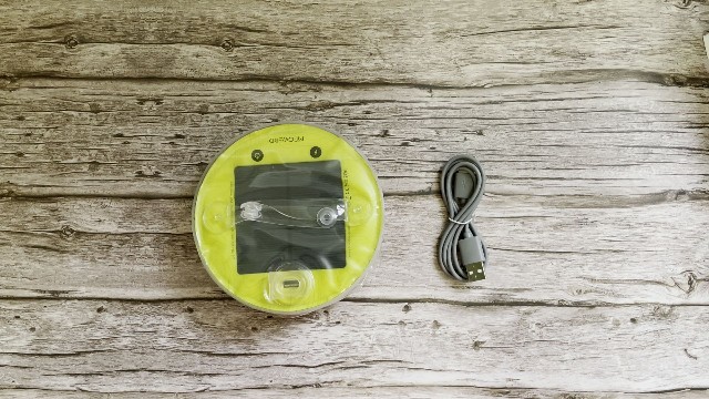 What's in the box of the MPOWERD Luci Pro Outdoor lantern.