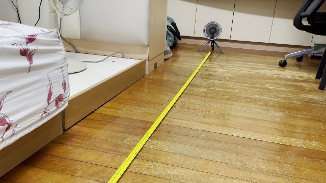 The author testing for the airflow distance of the Nitecore NEF10 Fan.
