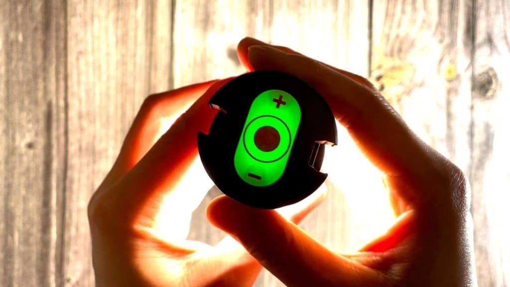 The 3-in-1 button of the Ledlenser ML6; green shows a full charge