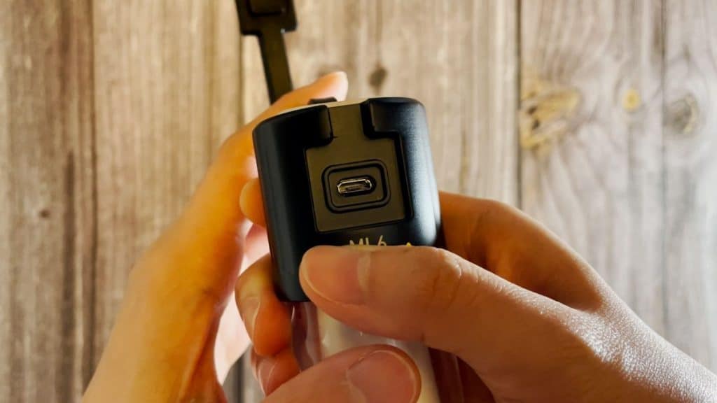 The micro-USB input of the Ledlenser ML6