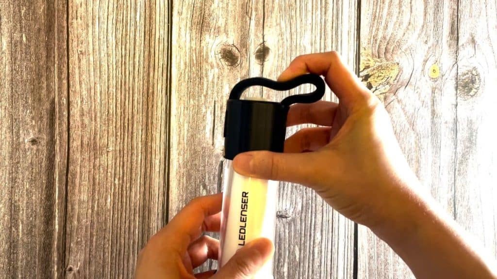 The top rubber hook of the Ledlenser ML6