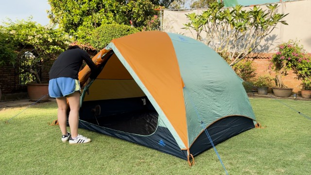 The author is tying up the vestibule of the Kelty Wireless 4.