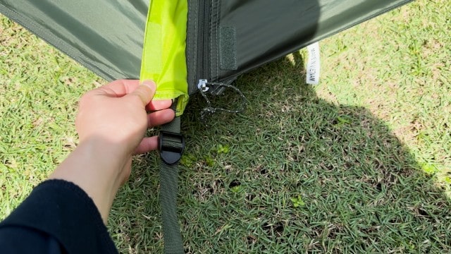 The webbings and zippers on the vestibule of the Marmot Crane Creek 2.