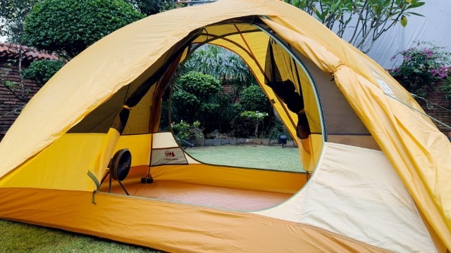 The doors of the REI Trailmade 2.