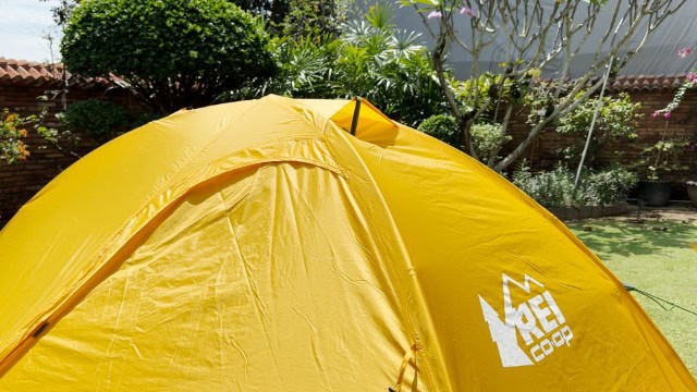 The top vent of the REI Trailmade 2.