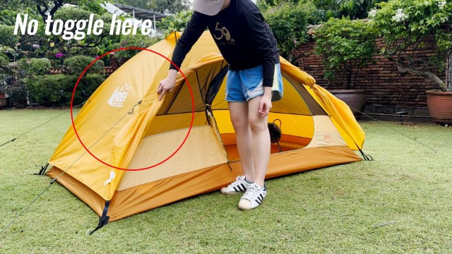 The author is tying up the vestibule of the REI Trailmade 2.